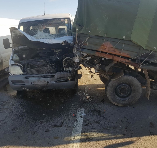 ACUM! Accident la ieşirea din Târgovişte spre Priseaca! Trei maşini s-au buşit