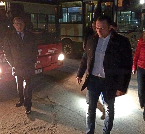Primarul Târgoviştei, la 5,30 dimineaţa, în autobuz. Ce verifica