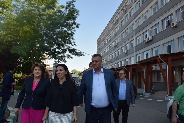Ministrul Sorina Pintea, la Găeşti şi Târgovişte – “Am venit să văd unde se duc banii”