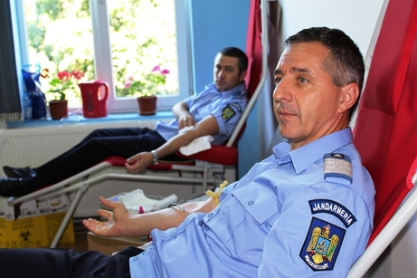 Jandarmii dâmbovițeni donează sânge