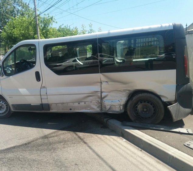 Două accidente s-au produs în Târgoviște. Trei oameni au ajuns la spital