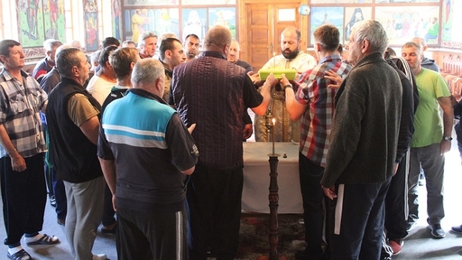 Arhiepiscopia Târgoviştei şi-a făcut pomană cu 22 de deţinuţi