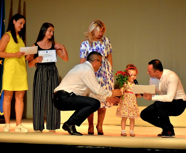 200 de elevi şi profesori, premiaţi la “Galei Performanţei în Educaţia Târgovişteană”
