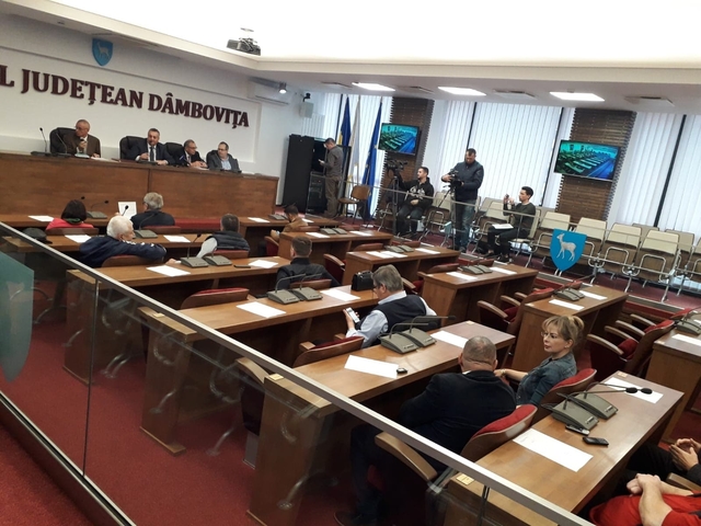Şefii CJ Dâmboviţa, în scandal cu consilierii PNL. “Au absentat în mod iresponsabil”