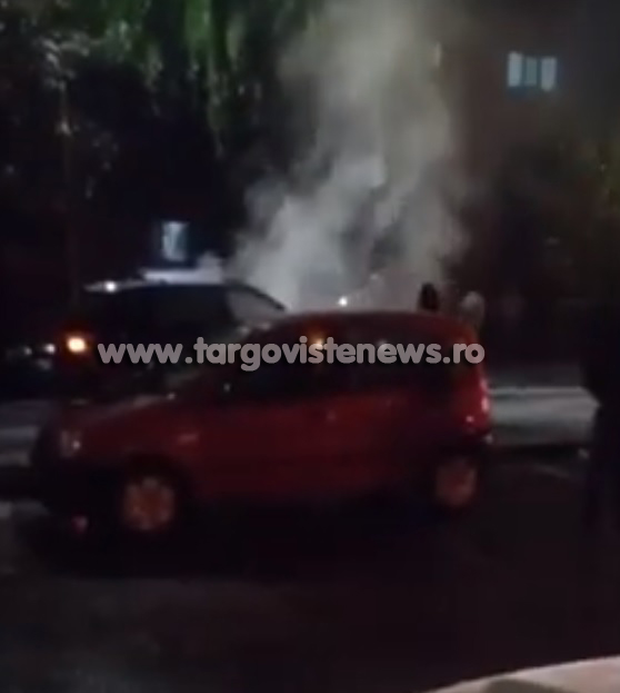 Un BMW X5 a fost cuprins de flăcări, în cartierul CFR, la Târgovişte. Video