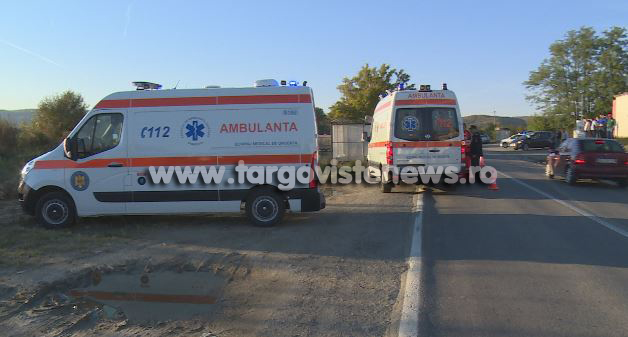 Primele imagini surprinse imediat după producerea accidentului de la Voineşti. 5 oameni, duşi la spital
