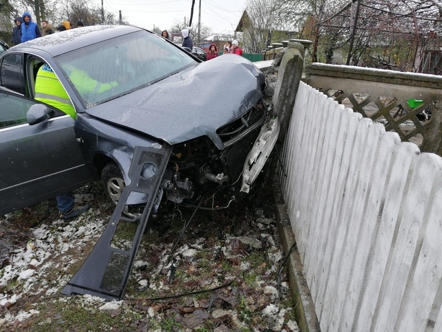 Video! Un şofer, de 20 de ani, a făcut dezastru pe şosea. Patru maşini, grav avariate. Totul a fost filmat
