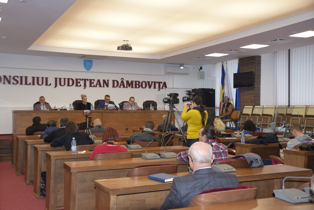 Zece primării s-au asociat cu CJ Dâmboviţa pentru modernizarea drumurilor
