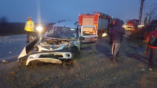 ACUM – Accident grav între Târgovişte şi Ploieşti. Două persoane au fost încarcerate