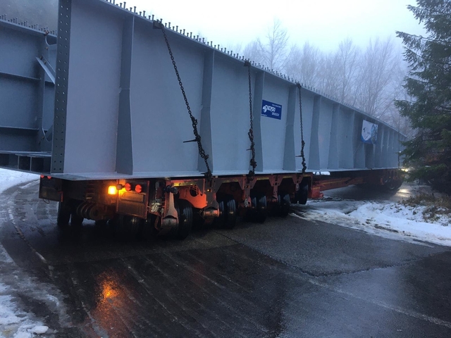 ACUM – Trafic paralizat pe DN1 între Cheia şi Braşov. Un transport excepţional a rămas blocat într-o curbă periculoasă