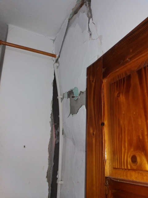 Un bloc din Fieni a fost evacuat după ce s-a produs o explozie la etajul doi