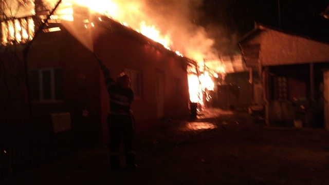 Video. Incendiu devastator în Argeş
