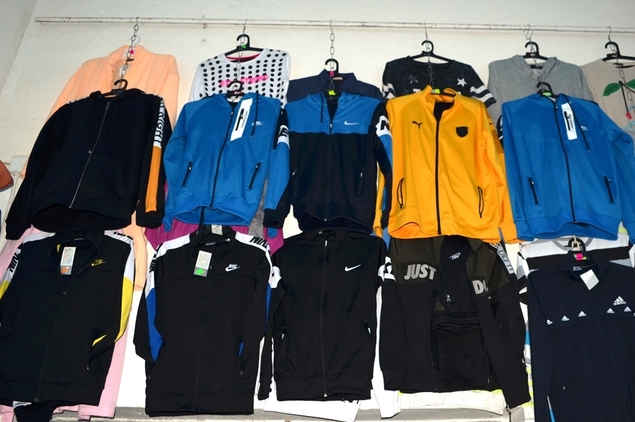 Târgovişte, Pavcom – Vindea haine de firmă, dar în realitate erau contrafăcute