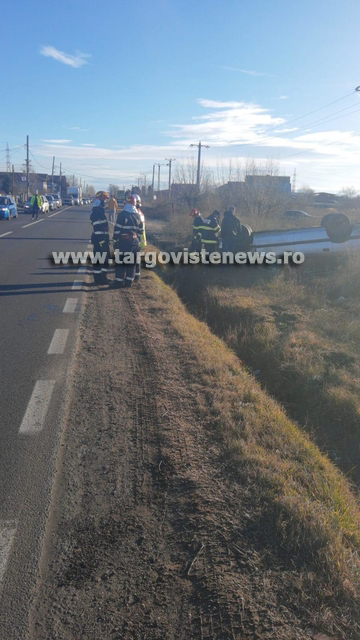 ACUM – Accident la ieşirea din Târgovişte spre Priseaca. O maşină s-a răsturnat pe câmp