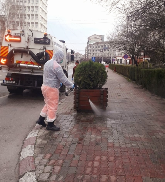 Străzile şi trotuarele din Târgovişte, dezinfectate