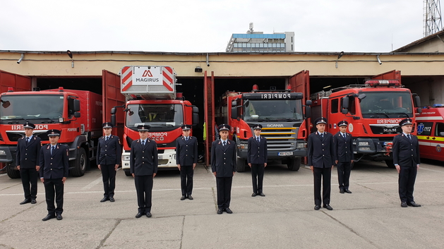 10 elevi pompieri aflați în stagiu la ISU ”Basarab I” Dâmbovița au depus jurămantul militar