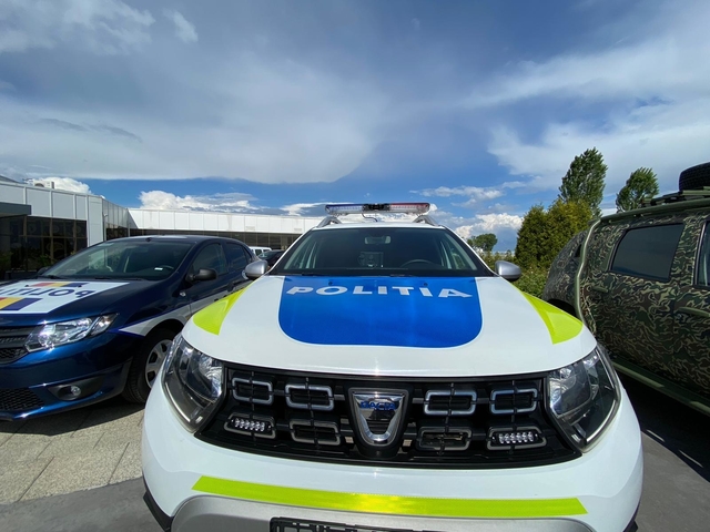 Poliţiştii vor avea Dacia Duster! Premierul Ludovic Orban a mers la Centrul Renault de la Titu să vadă noul model