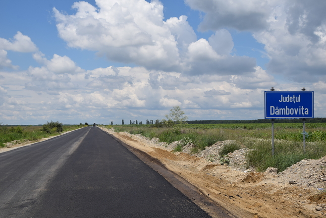 Au început lucrările de asfaltare la cel mai mare proiect din Dâmbovița