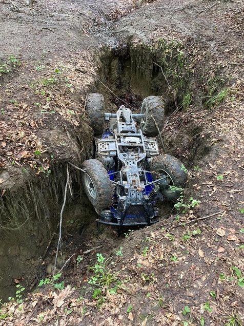 Primele imagini surprinse după ce un ATV s-a răsturnat în pădurea de la Gorgota