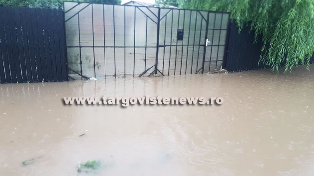 Ultima oră! Inundaţii în comuna Ciocăneşti. Mai multe case au fost inundate