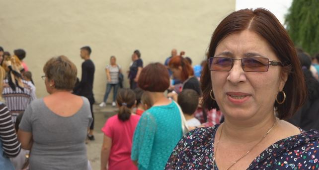 Răzvad – În loc să organizeze ziua comunei primarul a cumpărat sute de tablete pentru elevi