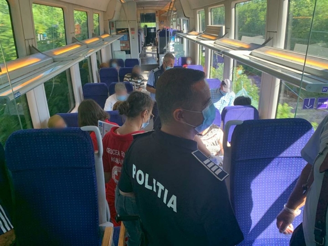 Călătorii din trenul Târgoviște – Titu, discuții cu polițiștii