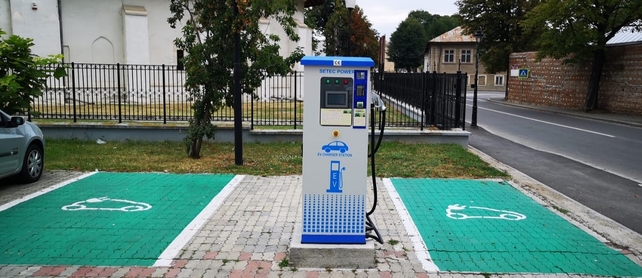 Târgovişte – Staţiile electrice de reîncărcare pentru maşinile electrice sunt funcţionale