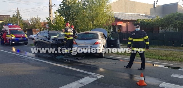 Accident, pe DN 71, la Ulmi. Şoferul unui BMW ar fi depăşit pe linie continuă şi a izbit maşina unei şoferiţe