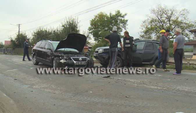 Accident violent la Gemenea, în Voineşti. Trei vehicule au fost grav avariate într-o coliziune în lanț