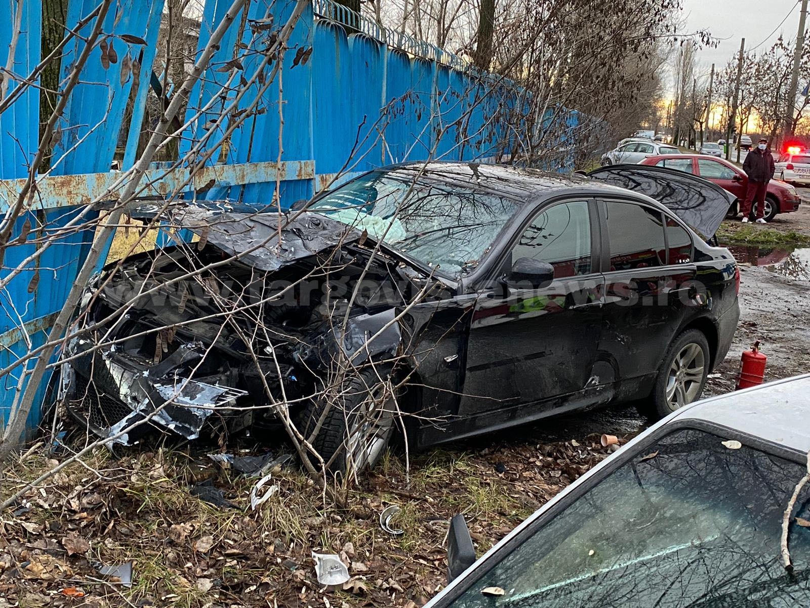 Un BMW a fost avariat grav, la intrarea în Târgovişte