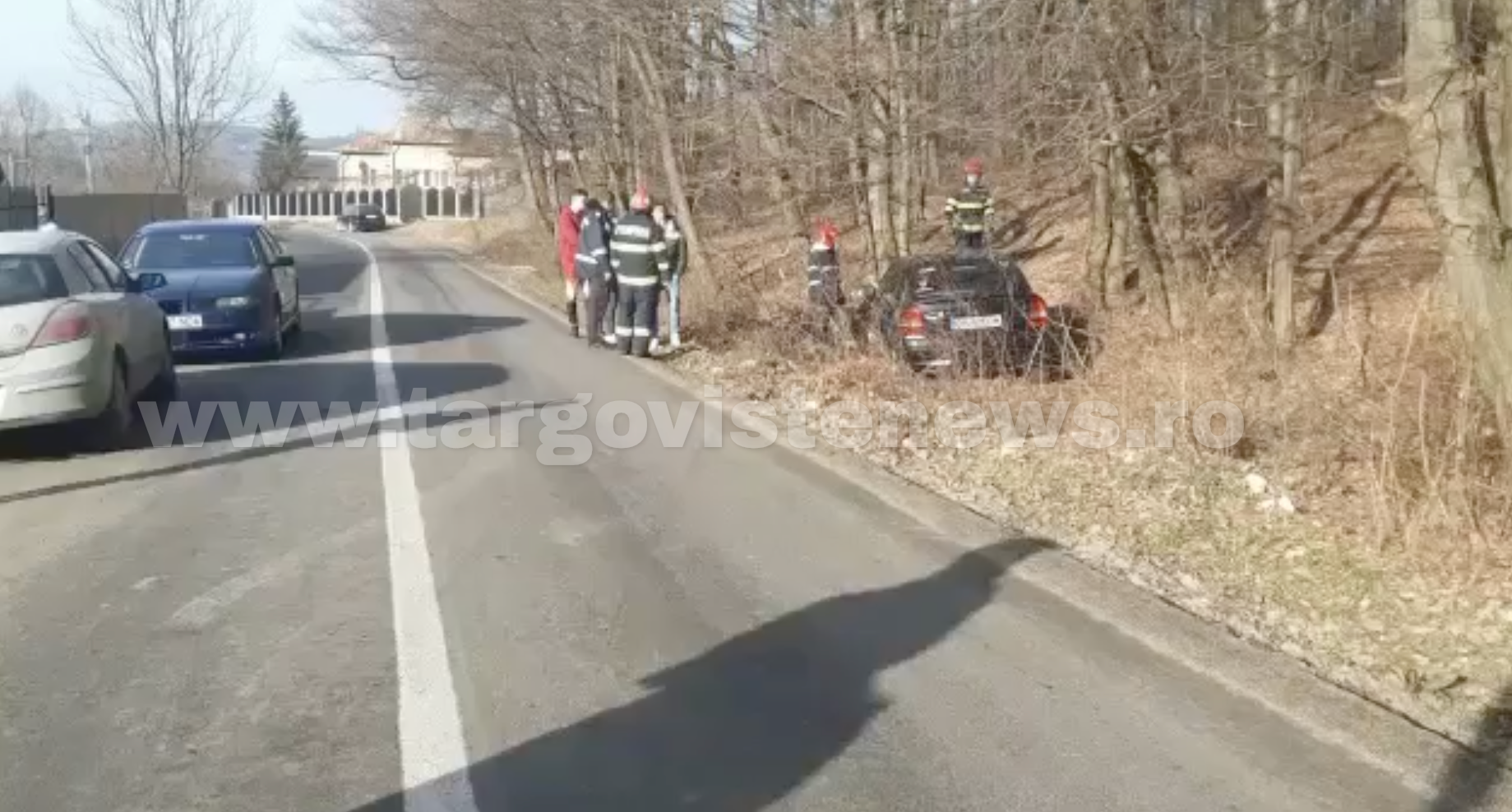 Accident la ieșirea din Gorgota. Un șofer a izbit mai mulți copaci