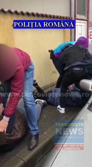 VIDEO – Trei femei şi doi bărbaţi, prinşi în flagrant după ce ar fi furat mai multe bunuri din magazine