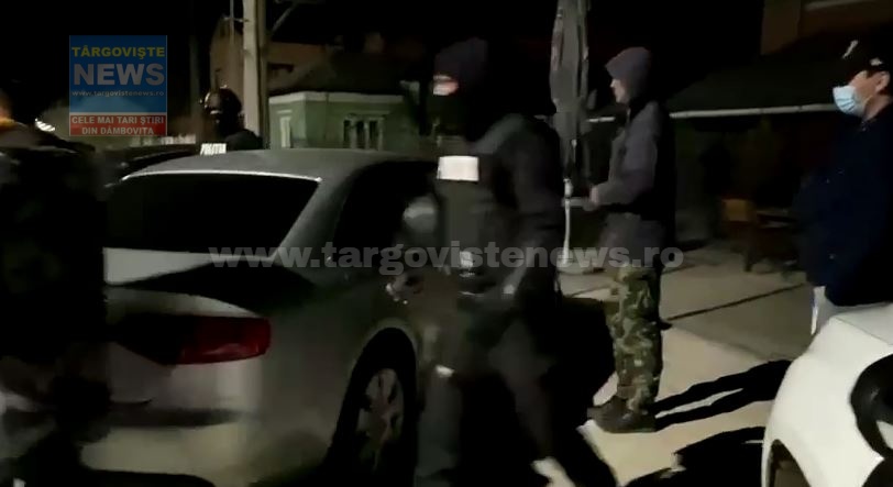 14 tineri, amendaţi de poliţişti, la Gheboaia, după ce au fost prinşi la o petrecere, după ora 22