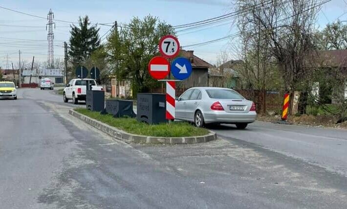 Atenţie. A fost restricţionat traficul pe DJ 720, la Răzvad, pentru autovehiculele cu tonaj mai mare de 7,5 t