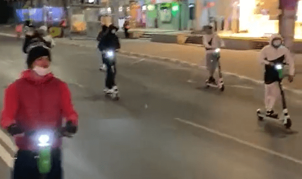 VIDEO – Cursă nebună cu trotinetele electrice, pe Bulevardul Independenței, în Târgoviște