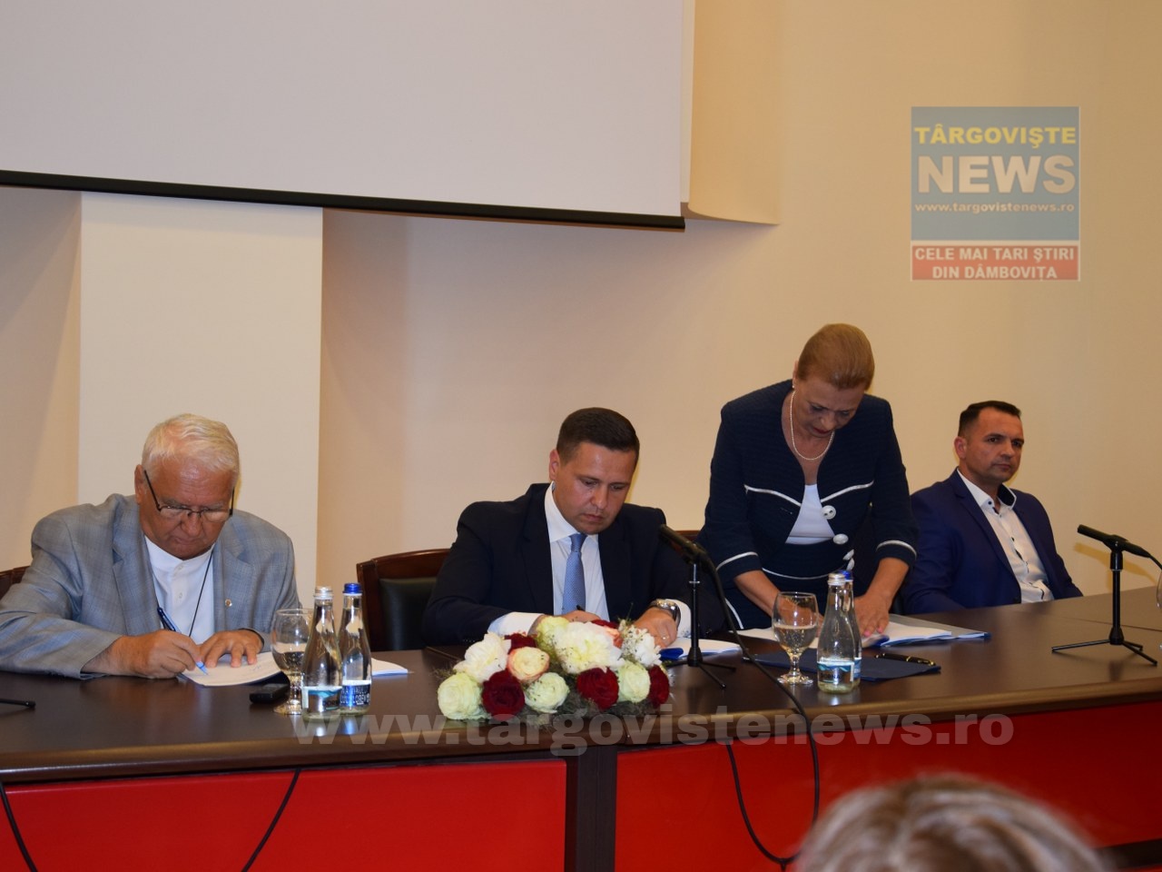 A fost semnat contractul de delegare a gestiunii serviciului de colectare și transport al deșeurilor municipale în județul Dâmbovița