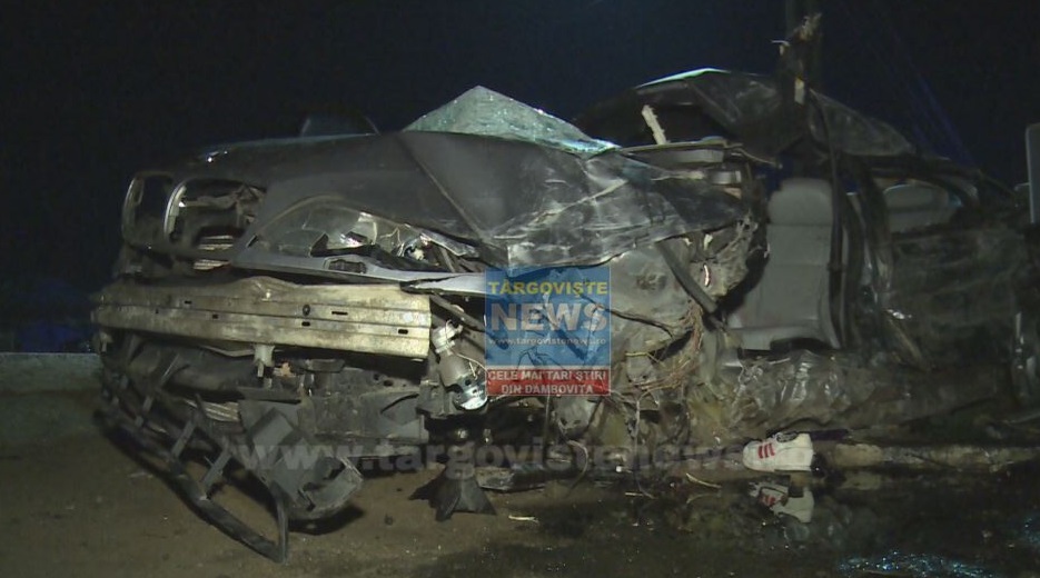 VIDEO – Imagini cumplite după ce un BMW s-a izbit frontal cu un tir, la Dumbrava. Şoferul începător şi o pasageră, de 14 ani, nu au mai avut nicio şansă