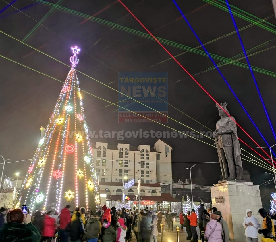S-au aprins luminile de sărbătoare la Târgovişte!