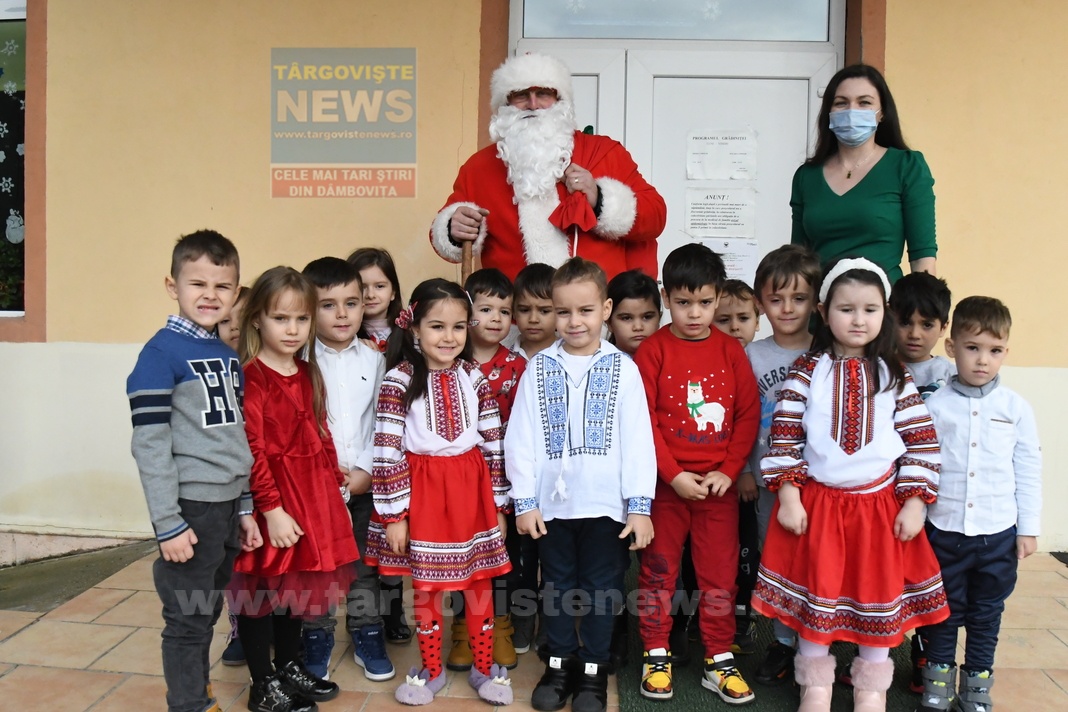 Cel mai aşteptat musafir al anului, Moş Crăciun, a ajuns şi la copiii din oraşul Răcari!