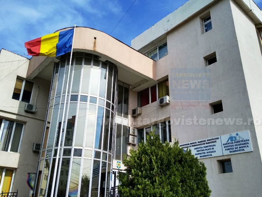ANUNȚ – Absolvenții promoției 2022-2023, așteptați să se înregistreze în evidențele AJOFM Dâmbovița. Ce beneficii îi așteaptă