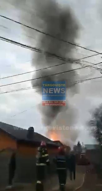 VIDEO: Flăcări puternice au distrus o locuinţă din Braniştea