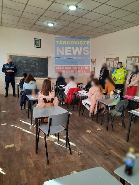 Poliţiştii au stat de vorbă cu elevii din Găeşti, Titu, Târgovişte, Pucioasa şi Fieni, să prevină faptele cu violenţă