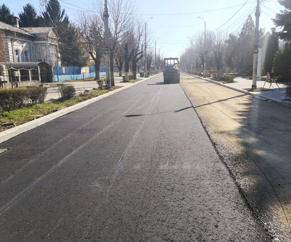 Târgovişte: “Start al lucrărilor de asfaltare și pe Bulevardul Regele Carol I”