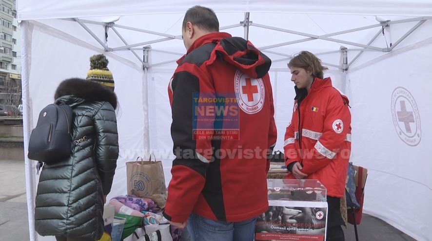 Crucea Roşie continuă să strângă ajutoare pentru refugiaţii din Ucraina. “Persoanele care vor să facă donații ne găsesc în Târgoviște, de luni până vineri, între orele 10-14, în Piața Tricolorului