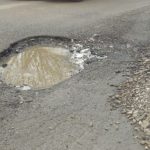 Dâmboviţa – Ce sectoare de drumuri prezintă degradări şi alte pericole
