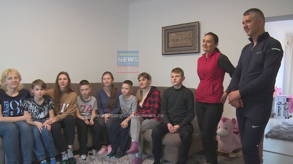 O familie din Dâmboviţa şi-a deschis inima şi casa pentru trei femei şi şase copii fugiţi din calea gloanţelor din Ucraina