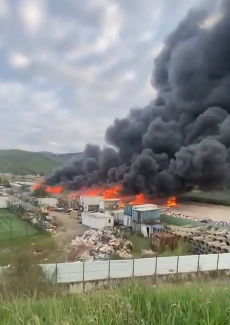 Incendiu violent în Braşov. A fost emis un mesaj Ro-Alert