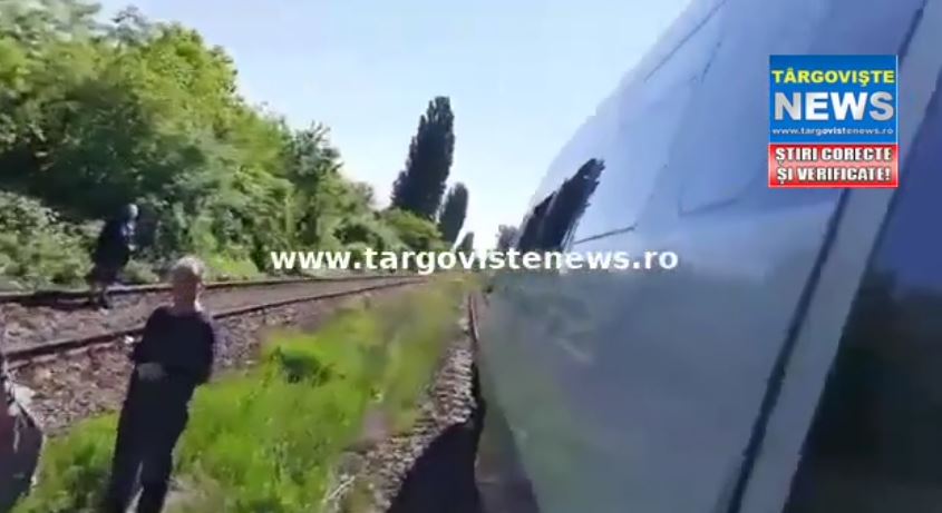 VIDEO – Bătaie de joc! Tren plin cu pasageri, rămas în câmp două ore, la Conţeşti, din cauza unei defecțiuni. „Zilnic se întârzie la serviciu, avem probleme”