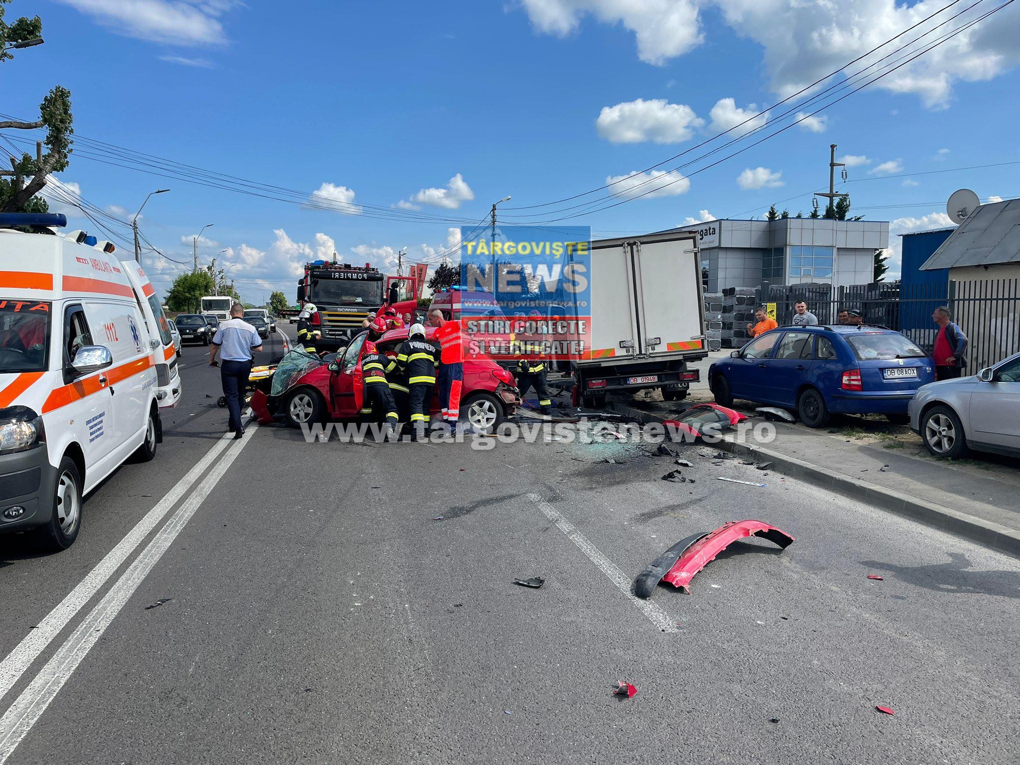 VIDEO – Accident cu încarcerare pe centura oraşului Târgovişte! Un BMW scăpat de sub control, condus de un şofer beat şi fără permis, a făcut prăpăd!