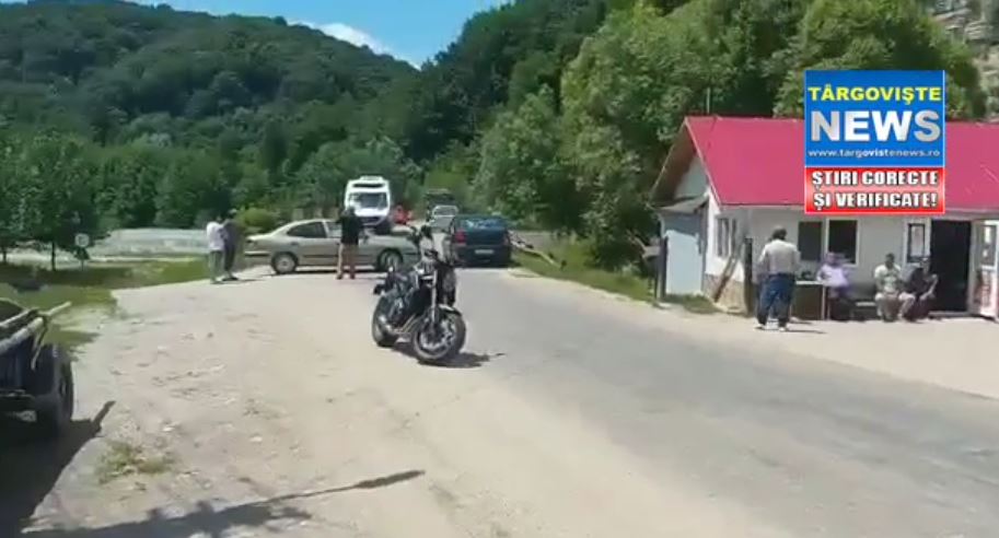 Bezdead – O motociclistă a fost rănită după ce o şoferiţă a lovit-o cu maşina. VIDEO